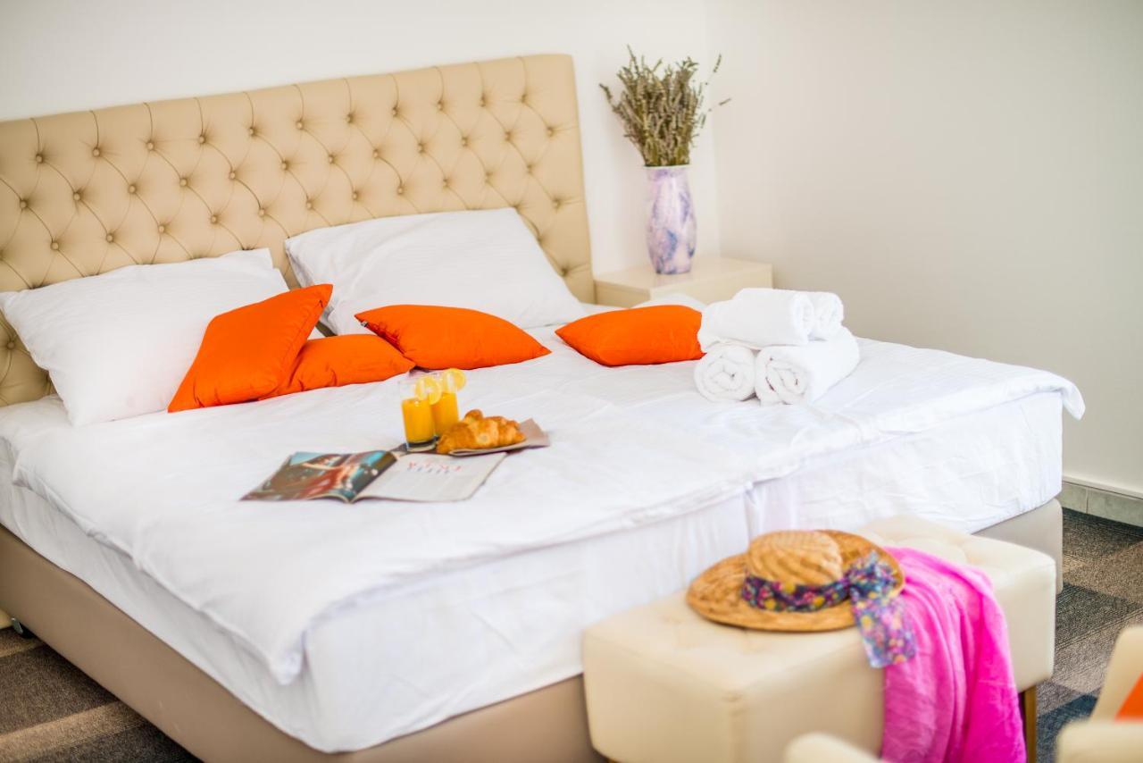 Hotel Villa Vrsar Bagian luar foto