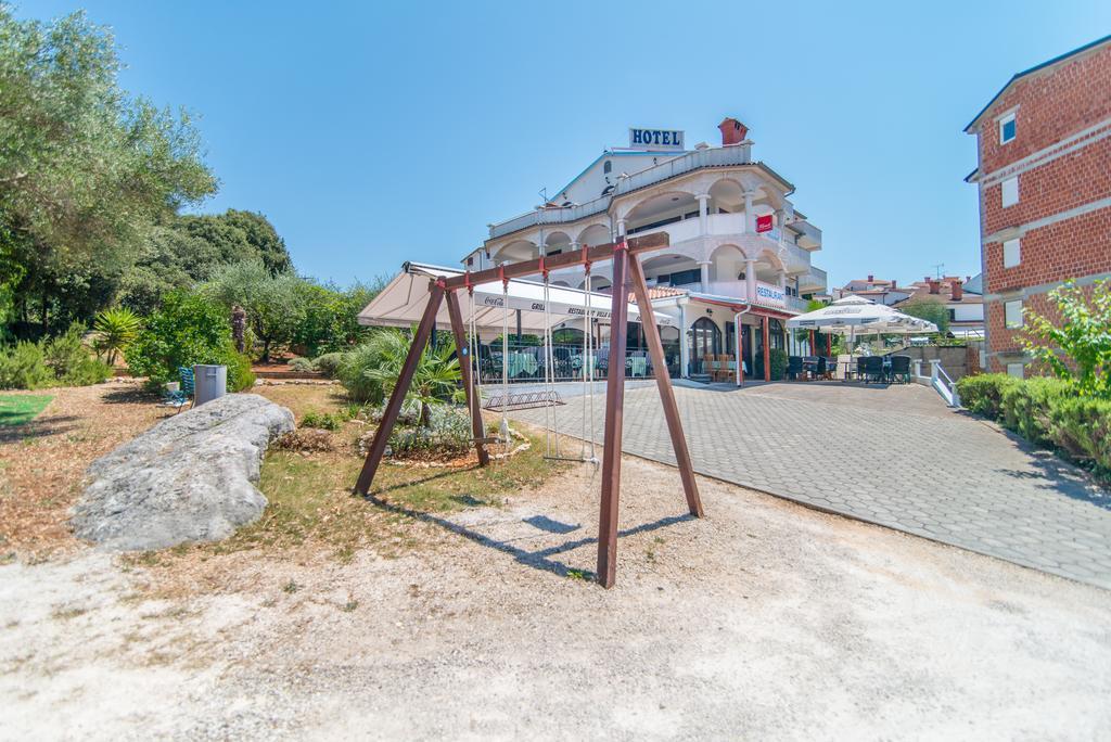 Hotel Villa Vrsar Bagian luar foto