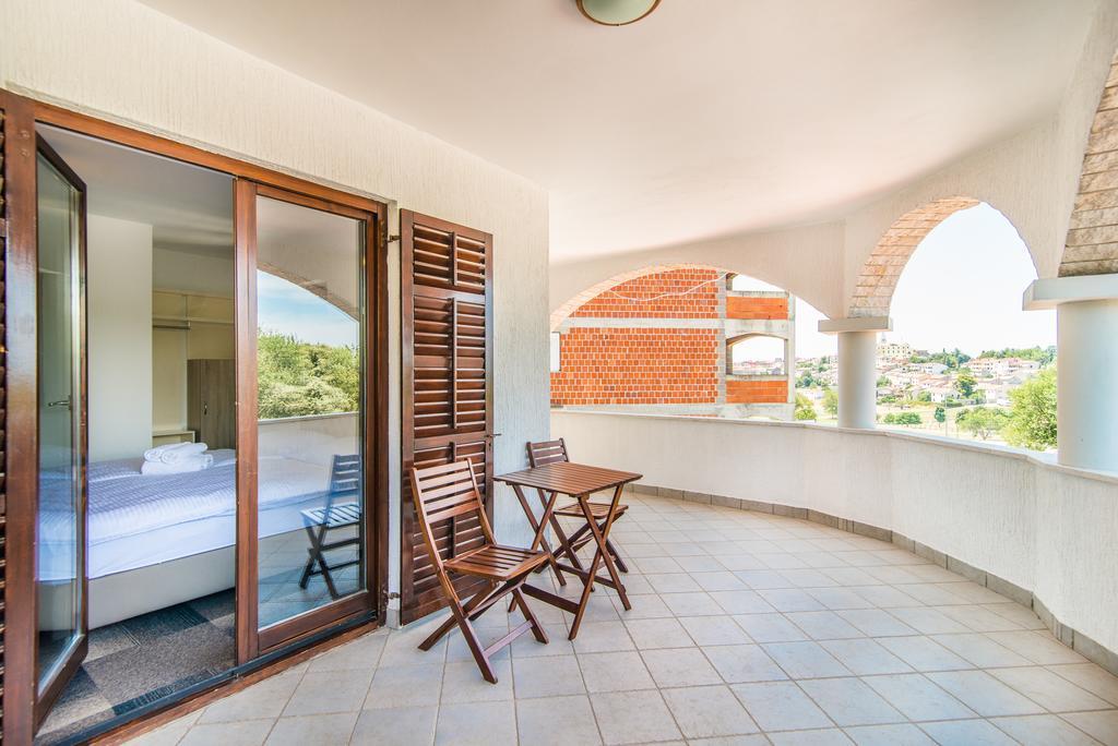 Hotel Villa Vrsar Bagian luar foto