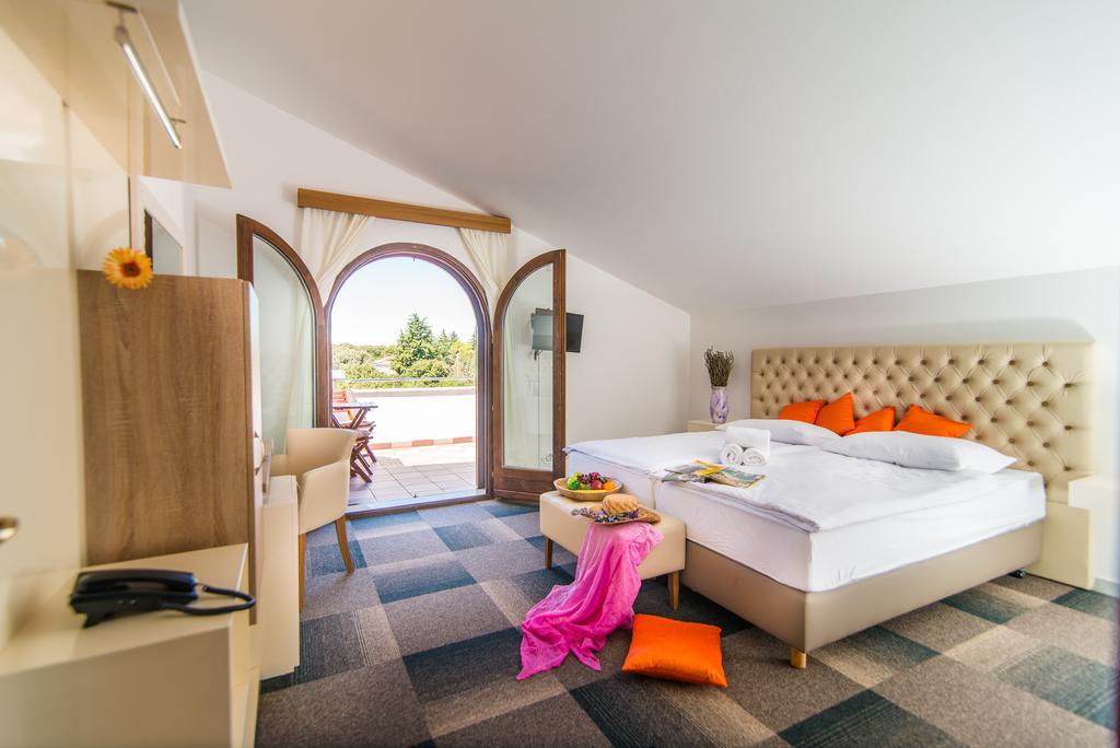Hotel Villa Vrsar Bagian luar foto