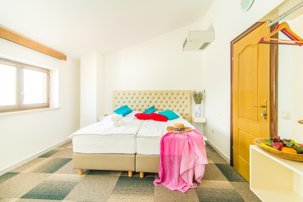 Hotel Villa Vrsar Bagian luar foto