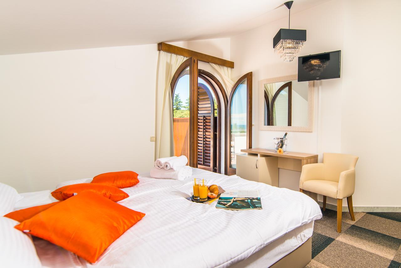 Hotel Villa Vrsar Bagian luar foto
