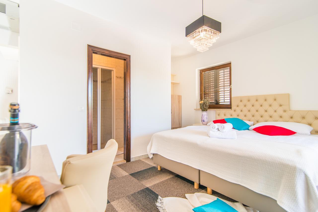Hotel Villa Vrsar Bagian luar foto